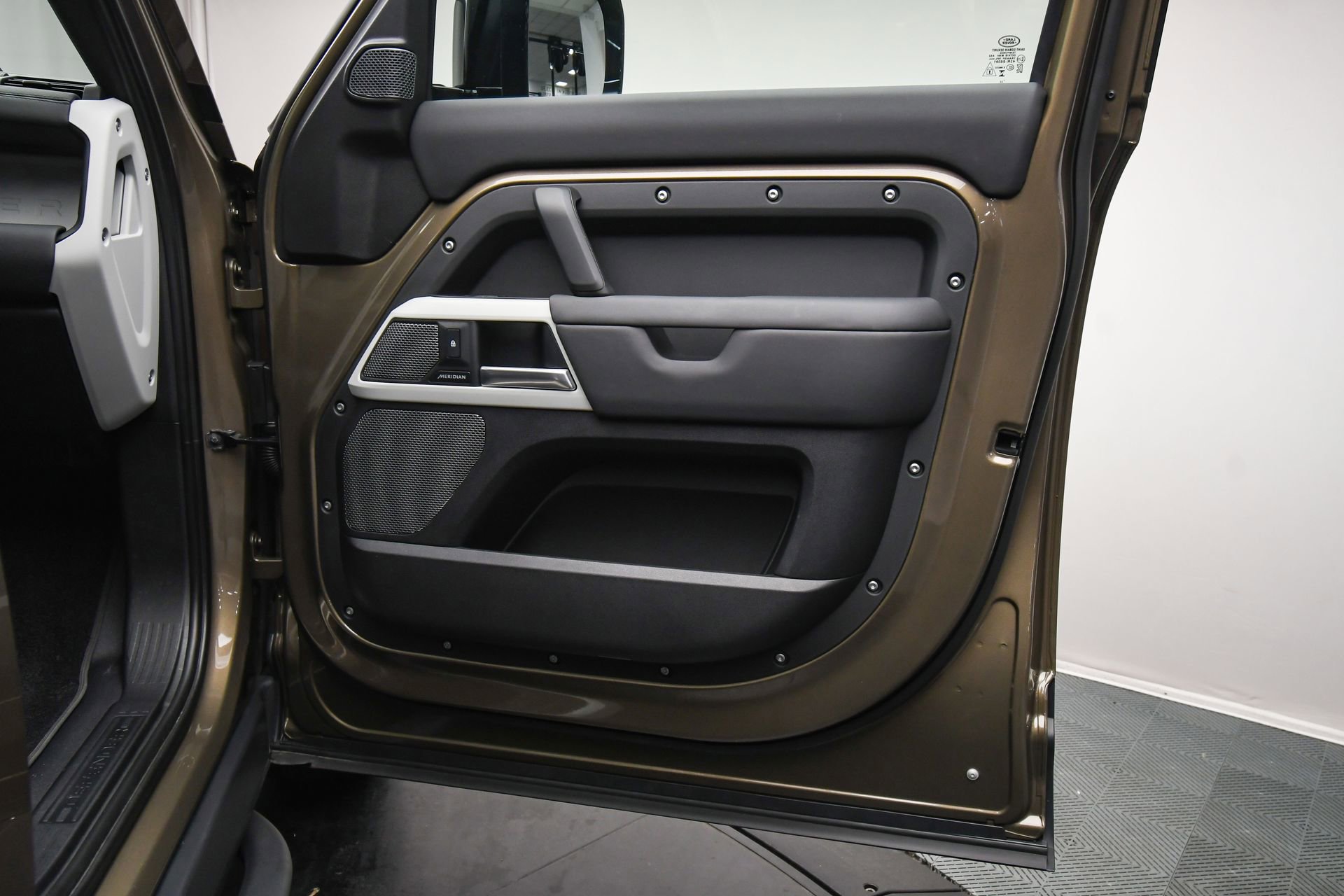 Used 2024 Land Rover Defender 110 S image 40