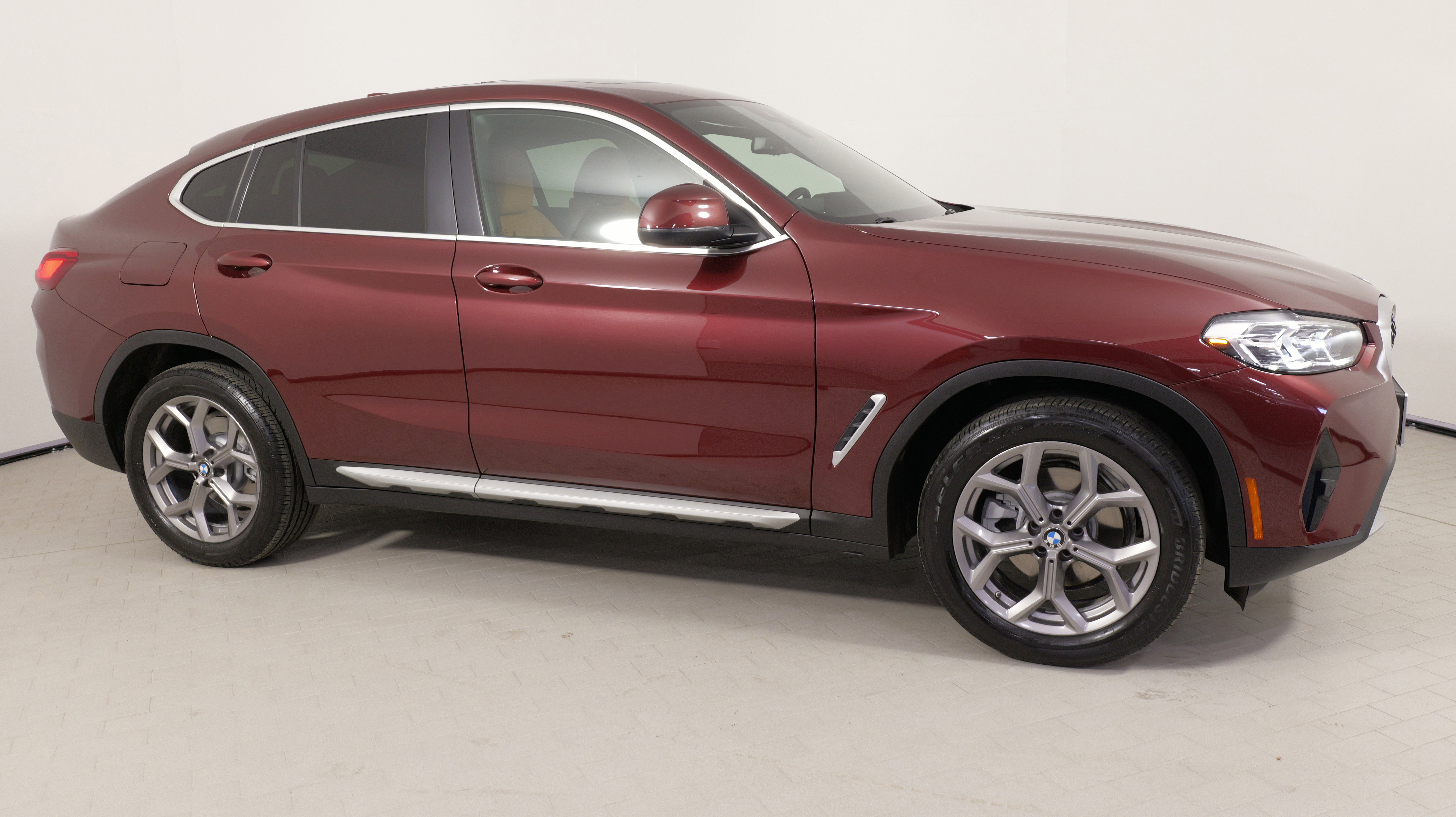 Used 2023 BMW X4 xDrive30i w/ Premium Package AWD/4WD image 9