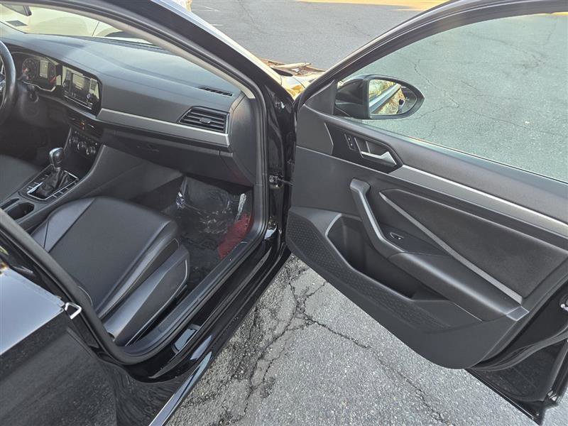 Used 2019 Volkswagen Jetta SE w/ Cold Weather Package FWD image 23