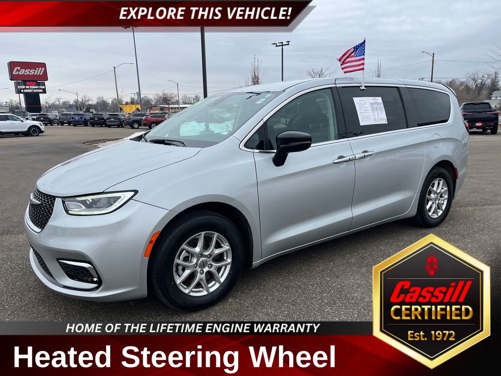 Used 2024 Chrysler Pacifica Touring-L image 1