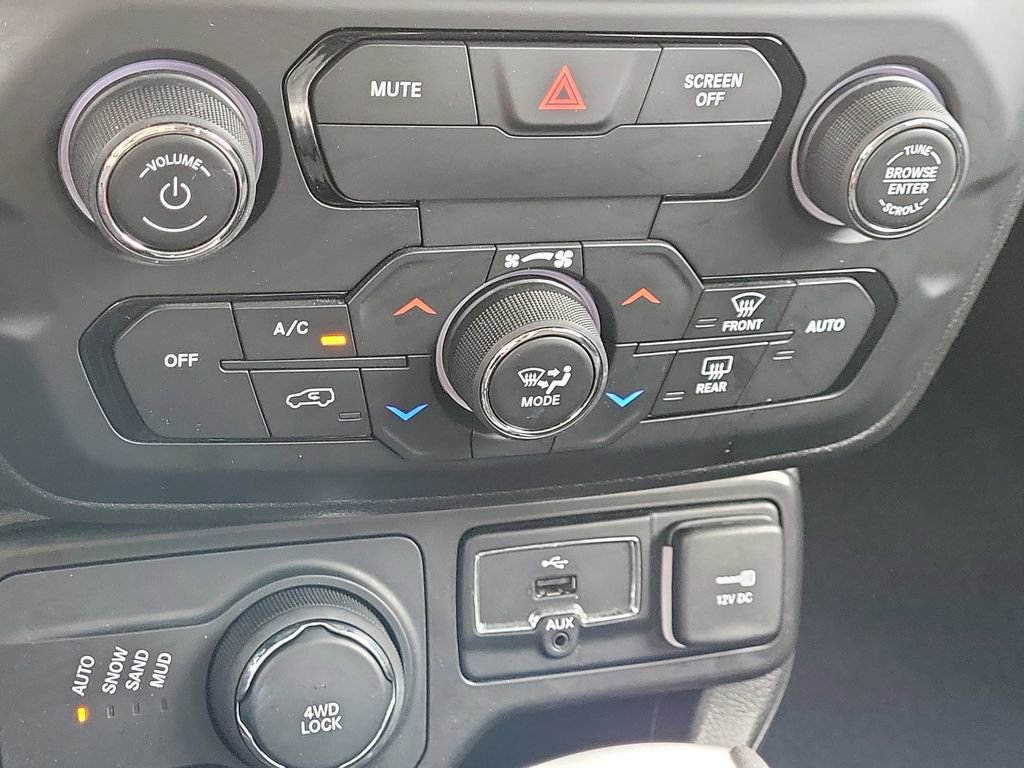 Used 2020 Jeep Renegade Latitude w/ Cold Weather Group image 27