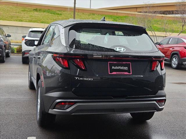 Certified 2025 Hyundai Tucson SE image 9