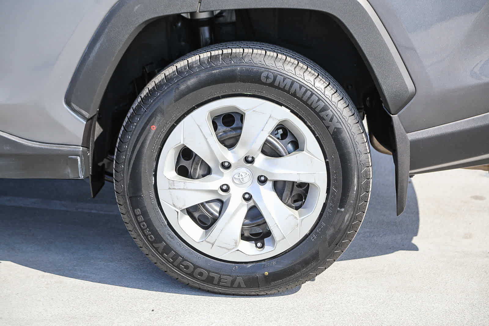 Used 2023 Toyota RAV4 LE AWD/4WD image 11