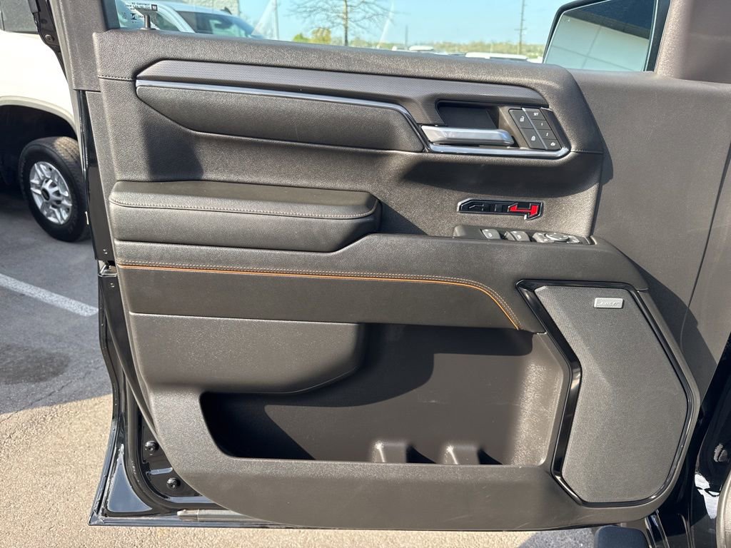 Used 2024 GMC Sierra 1500 AT4 w/ Technology Package AWD/4WD image 10