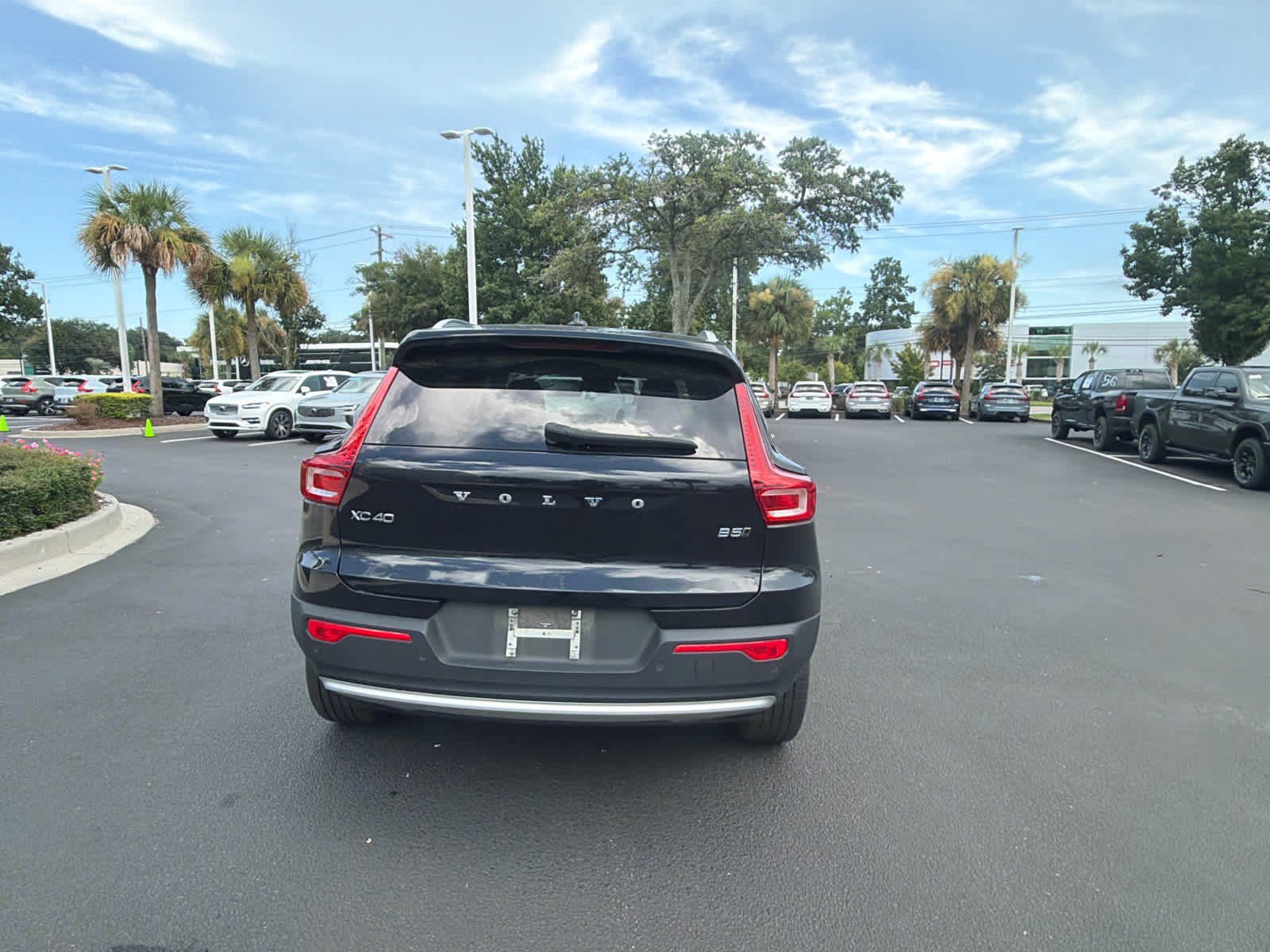 Used 2023 Volvo XC40 B5 Ultimate w/ Climate Package AWD/4WD image 14