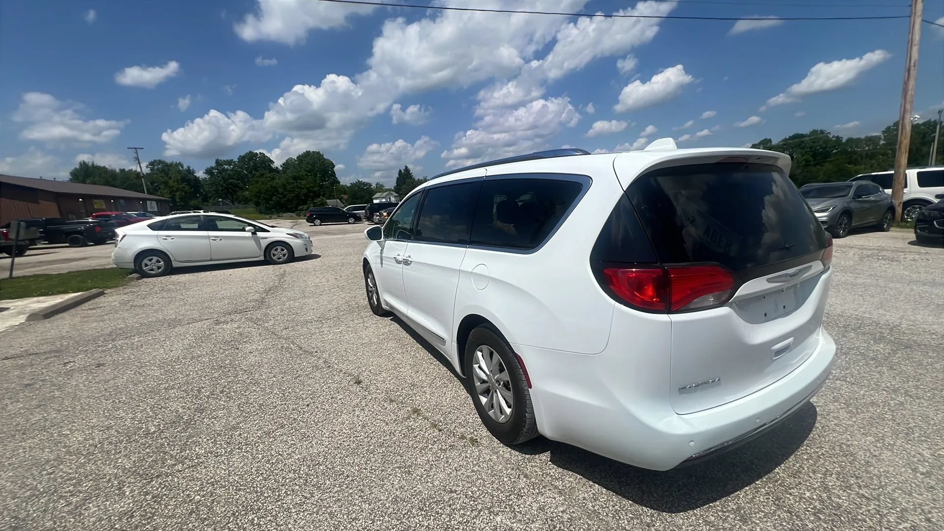 Used 2018 Chrysler Pacifica Touring-L Plus FWD image 8