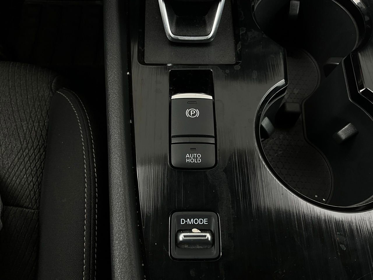 Used 2025 Nissan Rogue SV image 23