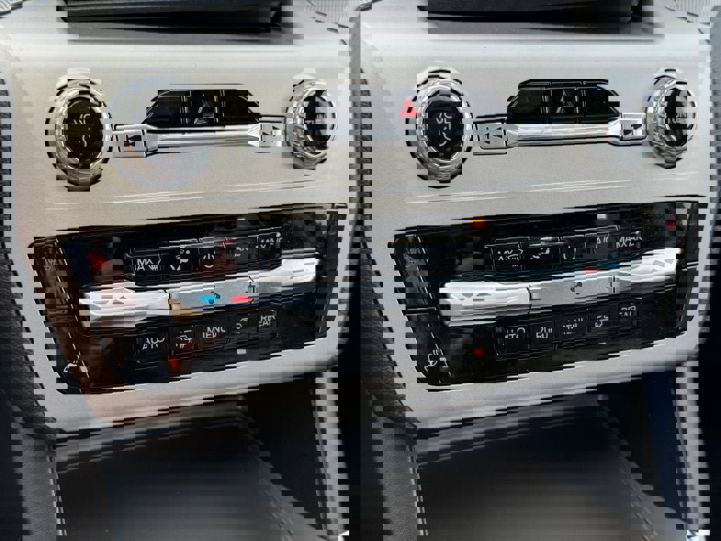 Certified 2022 Ford Explorer XLT w/ Equipment Group 202A image 39