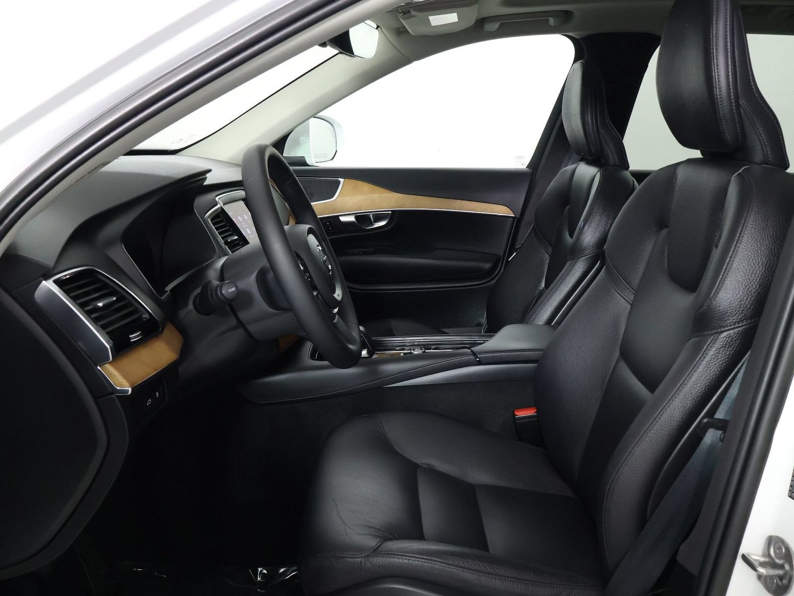 Certified 2023 Volvo XC90 T8 Plus AWD/4WD image 31