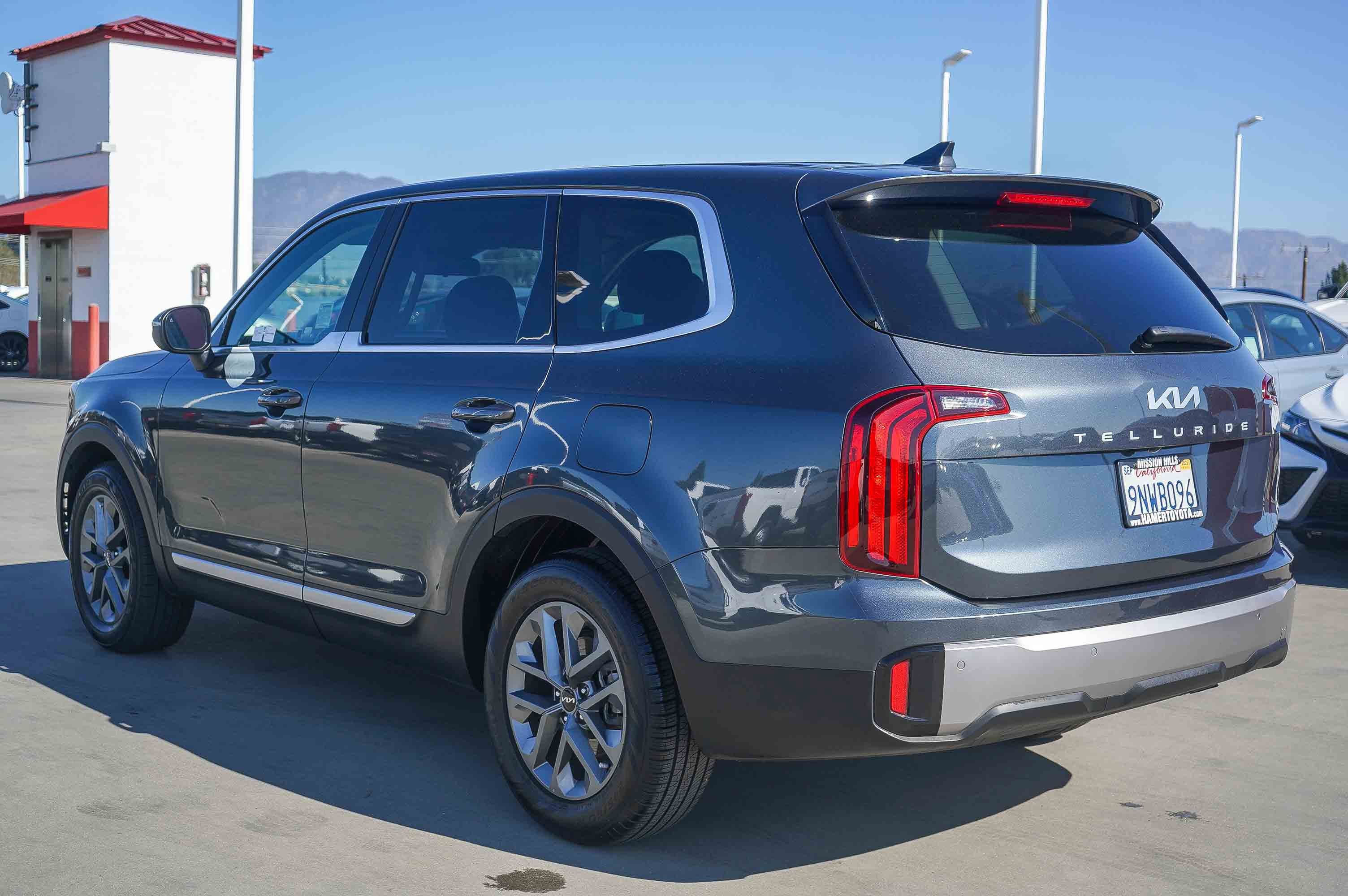 Used 2024 Kia Telluride LX image 7