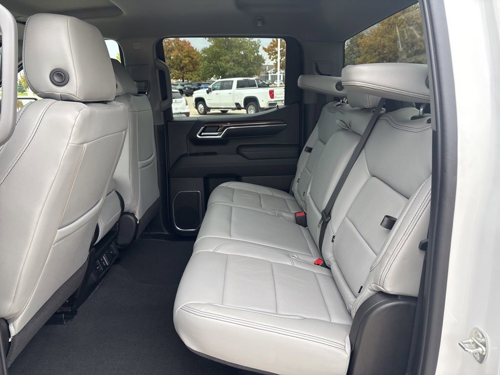 Used 2023 Chevrolet Silverado 1500 LT image 33