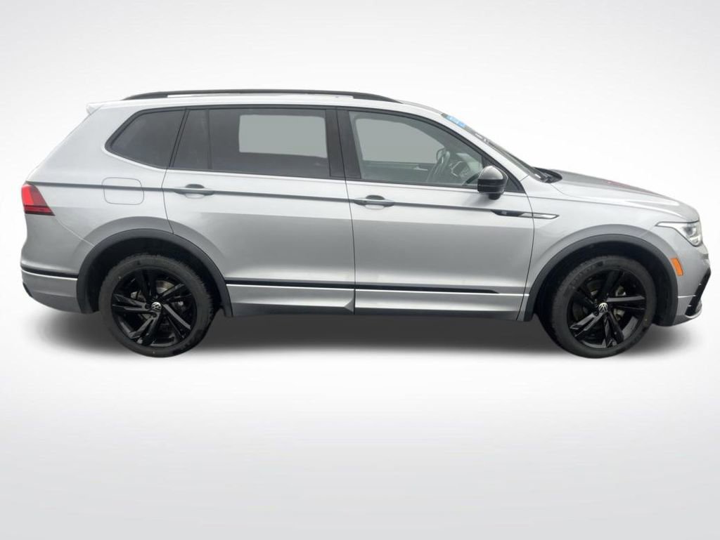 Used 2023 Volkswagen Tiguan SE R-Line AWD/4WD image 4