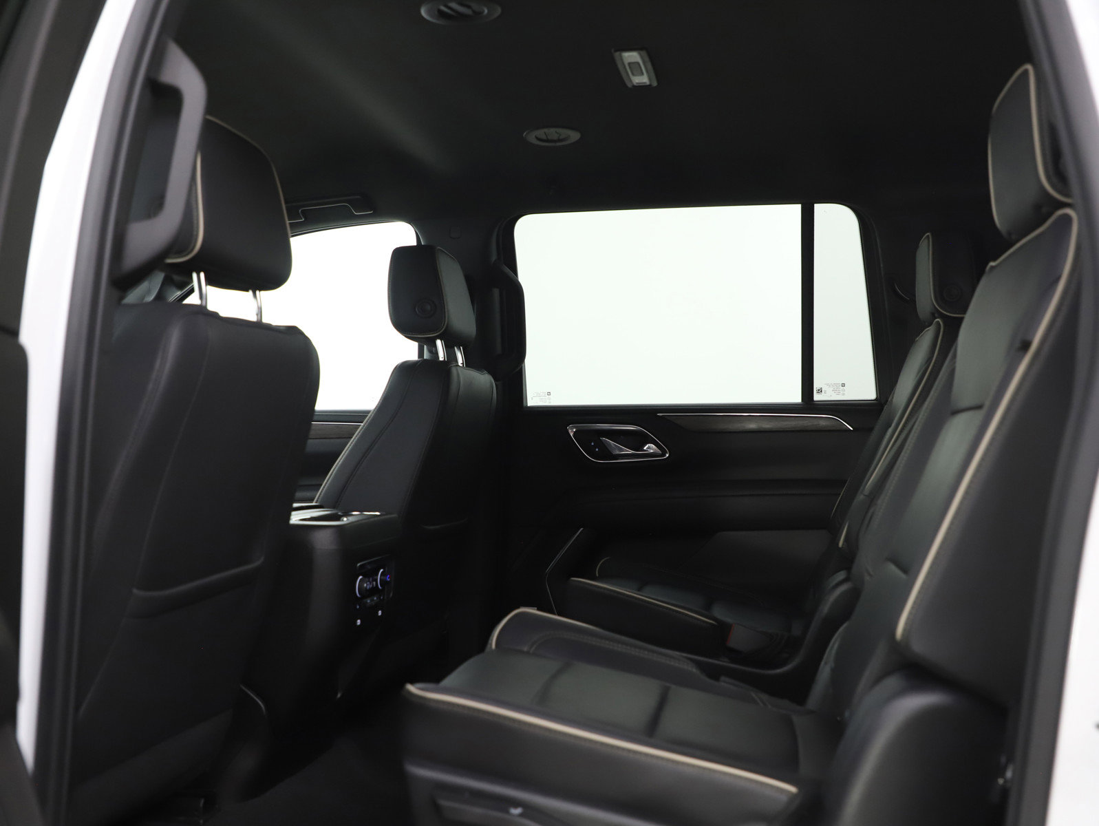 Used 2023 Chevrolet Suburban Premier AWD/4WD image 21