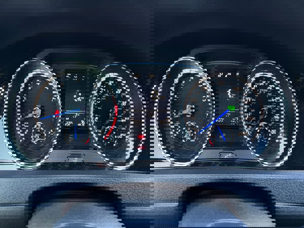 Used 2015 Volkswagen Golf R 4-Door image 11