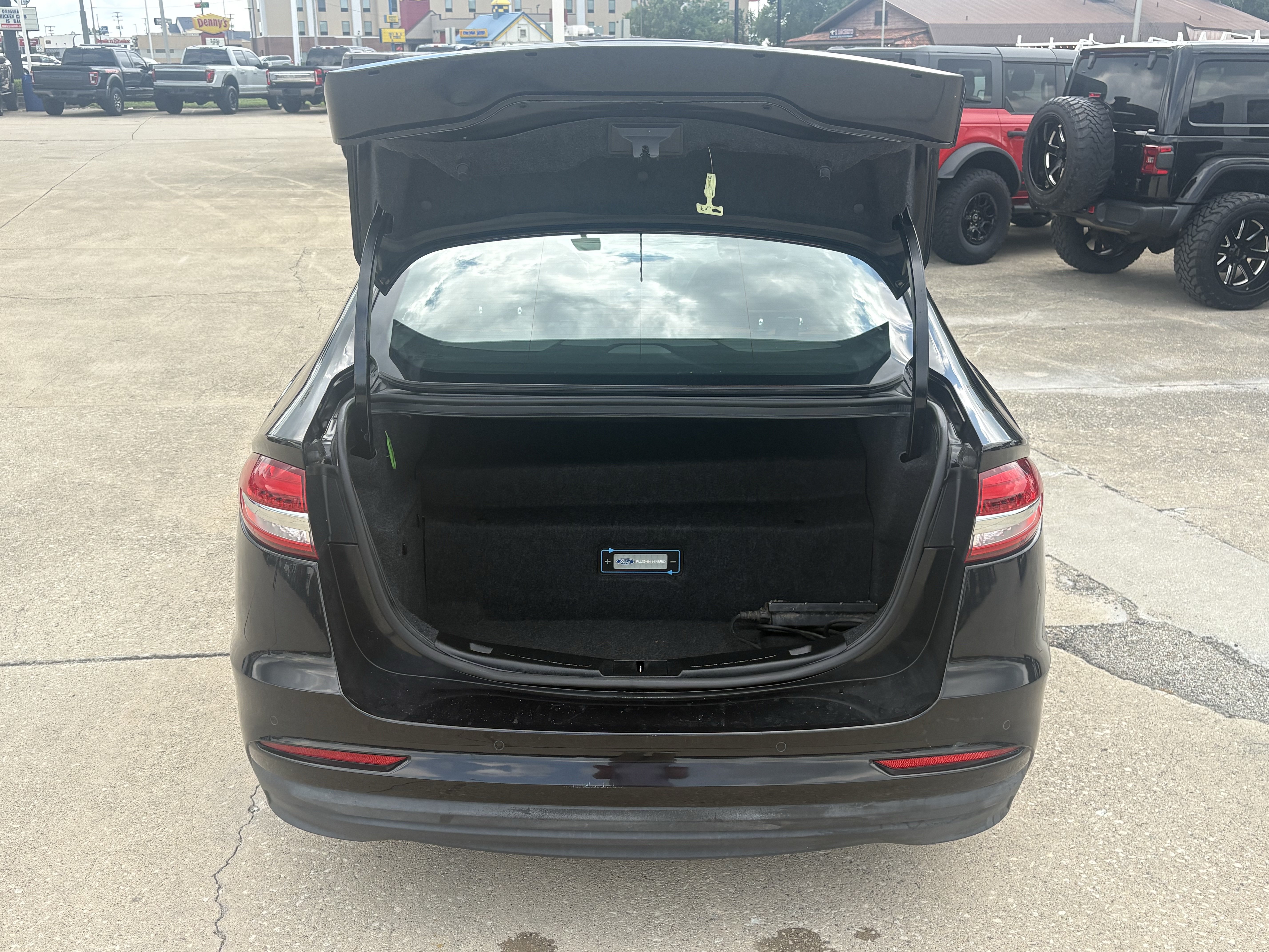 Used 2019 Ford Fusion Energi Titanium FWD image 7