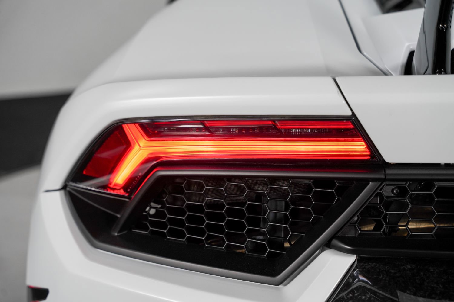 Used 2018 Lamborghini Huracan Performante image 22