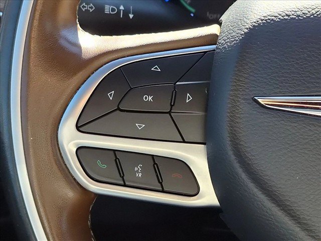 Used 2020 Chrysler Pacifica Limited w/ Advanced Safetytec Group FWD image 11