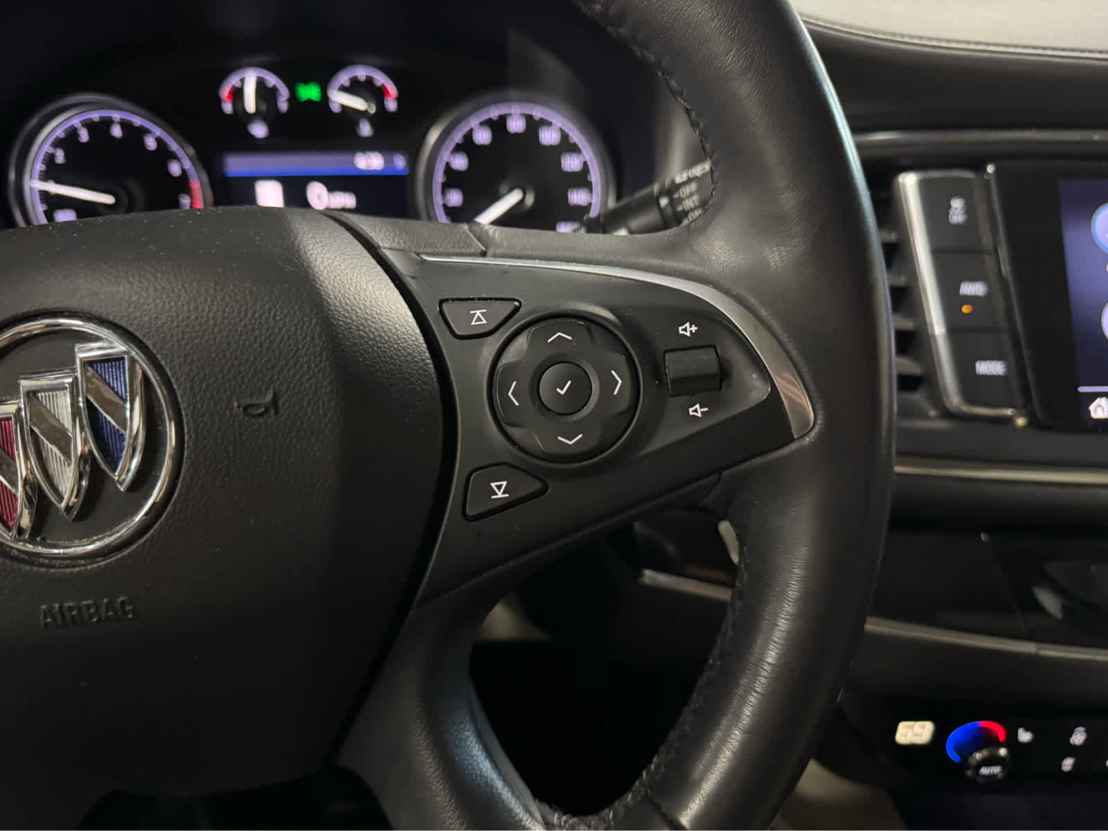 Used 2020 Buick Enclave Essence w/ Sound and Sites Package AWD/4WD image 20