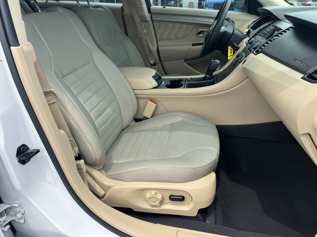 Used 2019 Ford Taurus SE FWD image 32