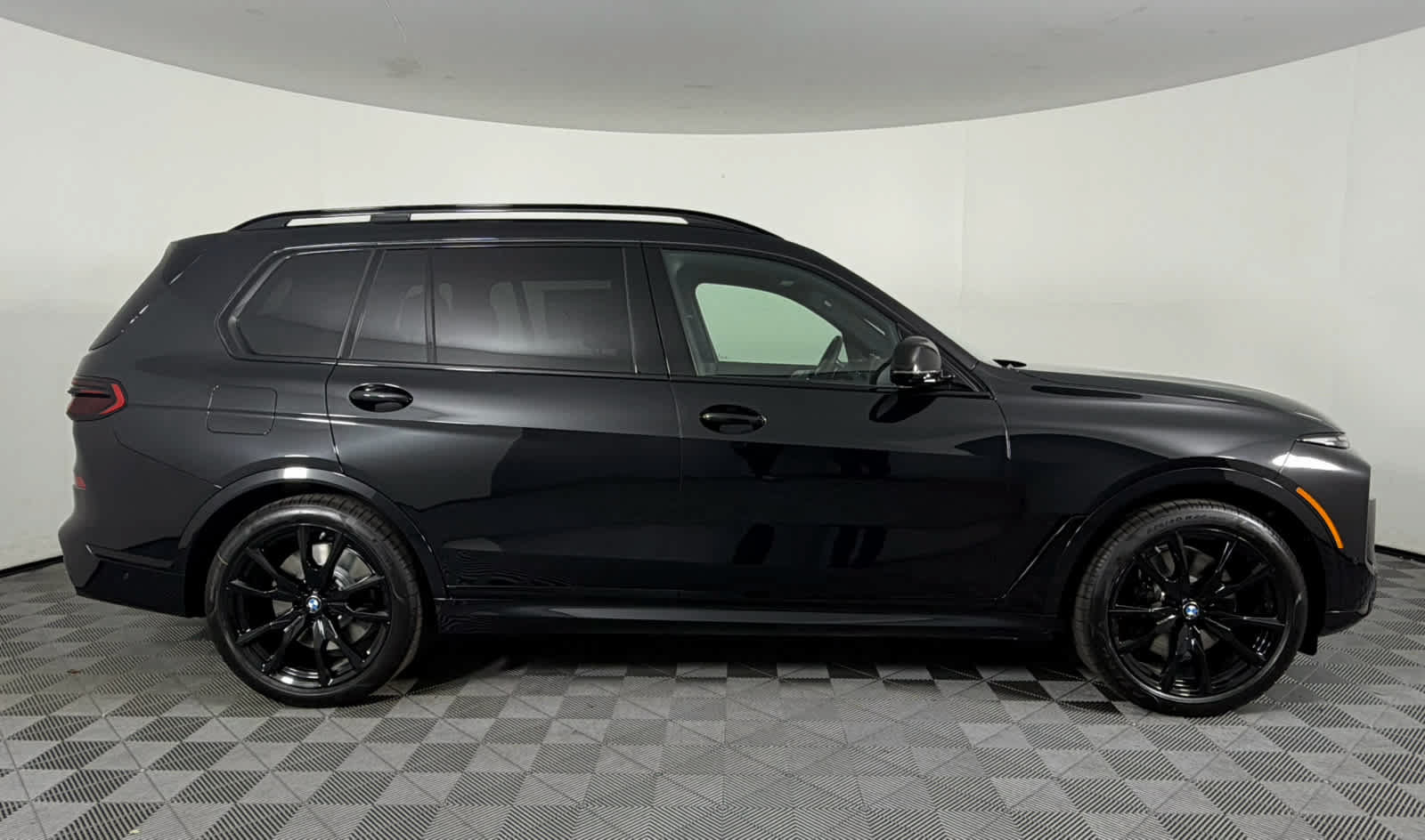 New 2027 BMW X7 M60i AWD/4WD image 2