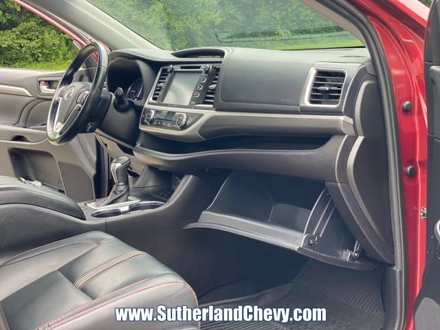 Used 2019 Toyota Highlander SE FWD image 19