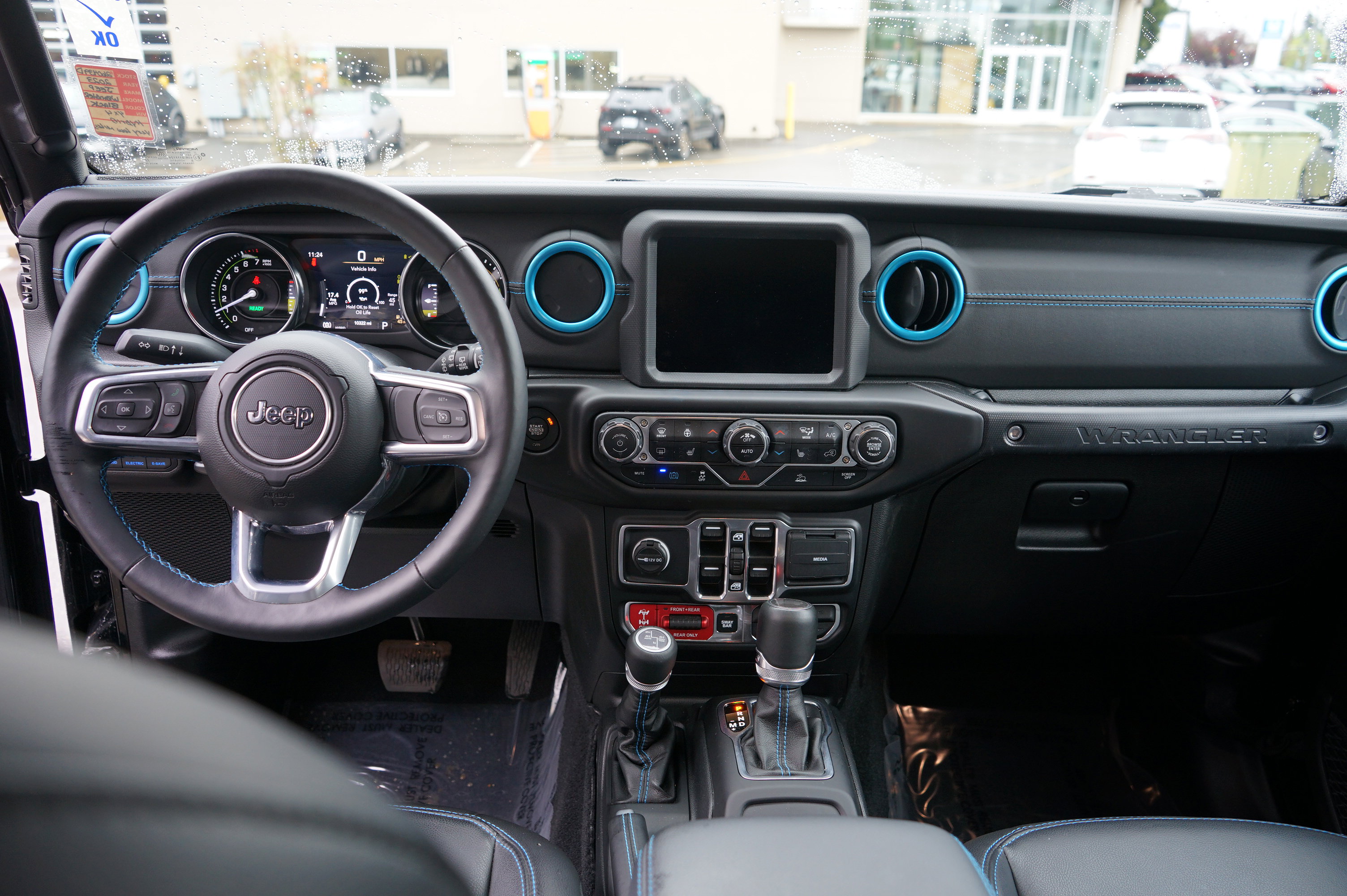 Used 2023 Jeep Wrangler Unlimited Rubicon 4xe w/ Cold Weather Group AWD/4WD image 19