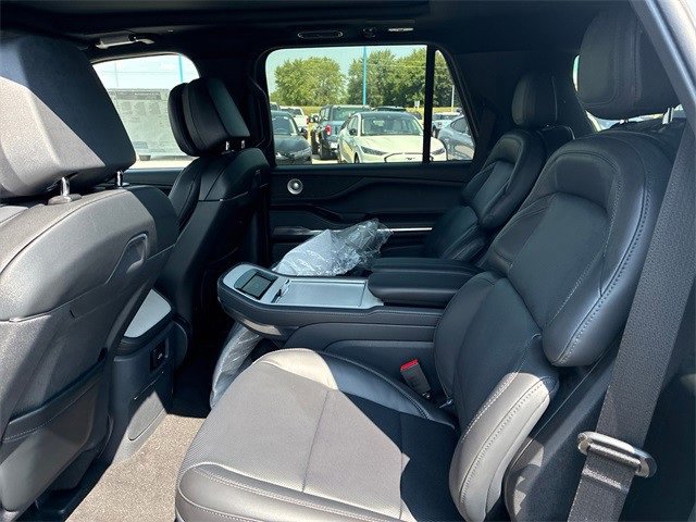 New 2025 Lincoln Navigator Reserve w/ Jet Appearance Package image 14