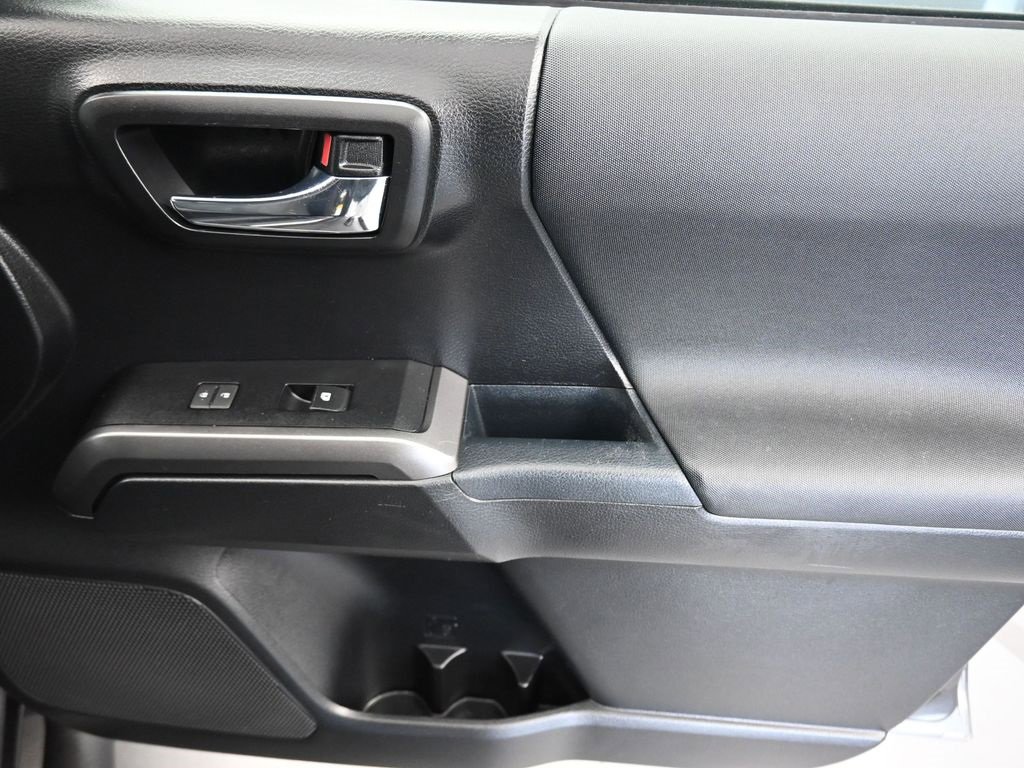 Used 2017 Toyota Tacoma TRD Off-Road image 45