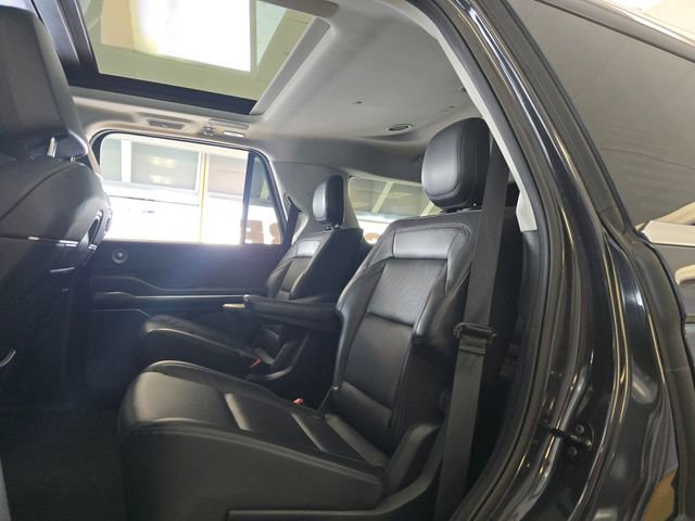 Used 2025 Lincoln Navigator Reserve image 12