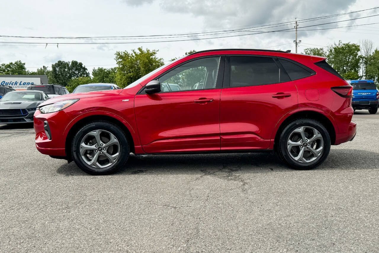 Used 2024 Ford Escape ST-Line w/ Tech Pack #1 AWD/4WD image 6