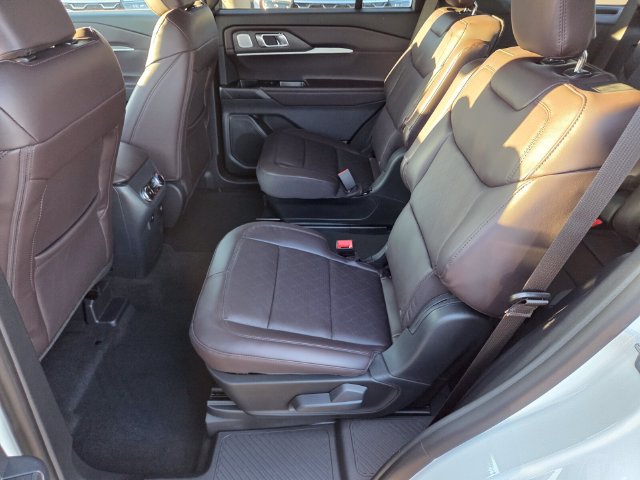 New 2027 Ford Explorer Platinum RWD image 8
