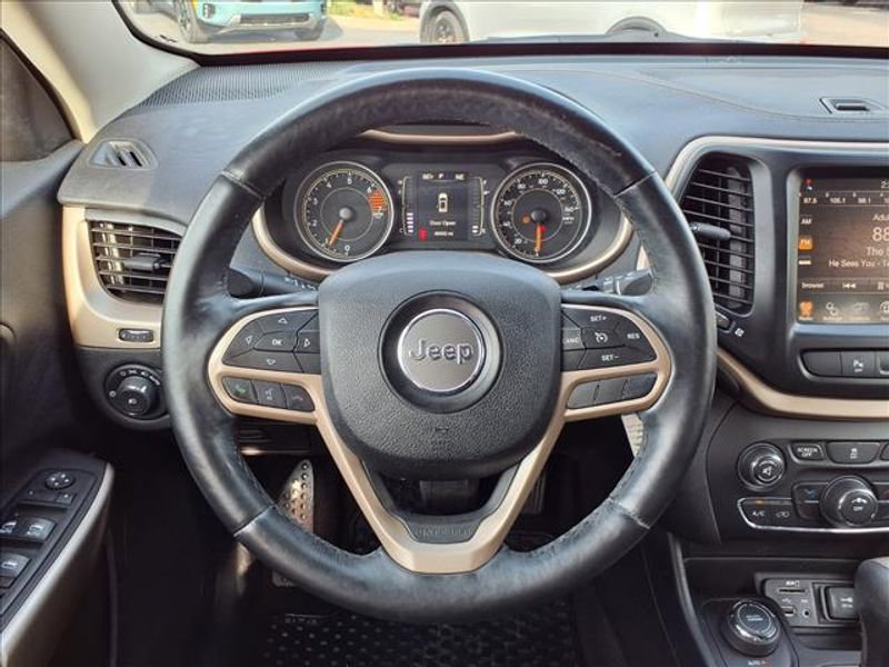 Used 2017 Jeep Cherokee Latitude w/ Safety/Convenience Group image 14