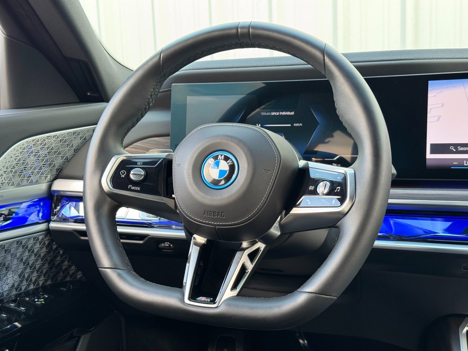 Used 2023 BMW i7 xDrive60 image 21