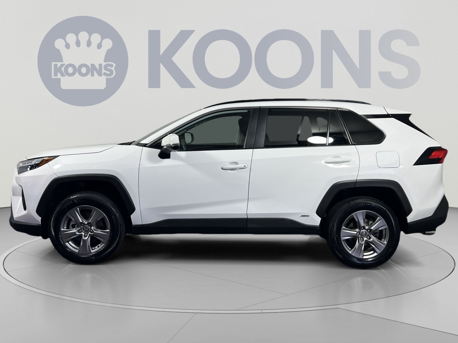 Used 2025 Toyota RAV4 XLE AWD/4WD image 2