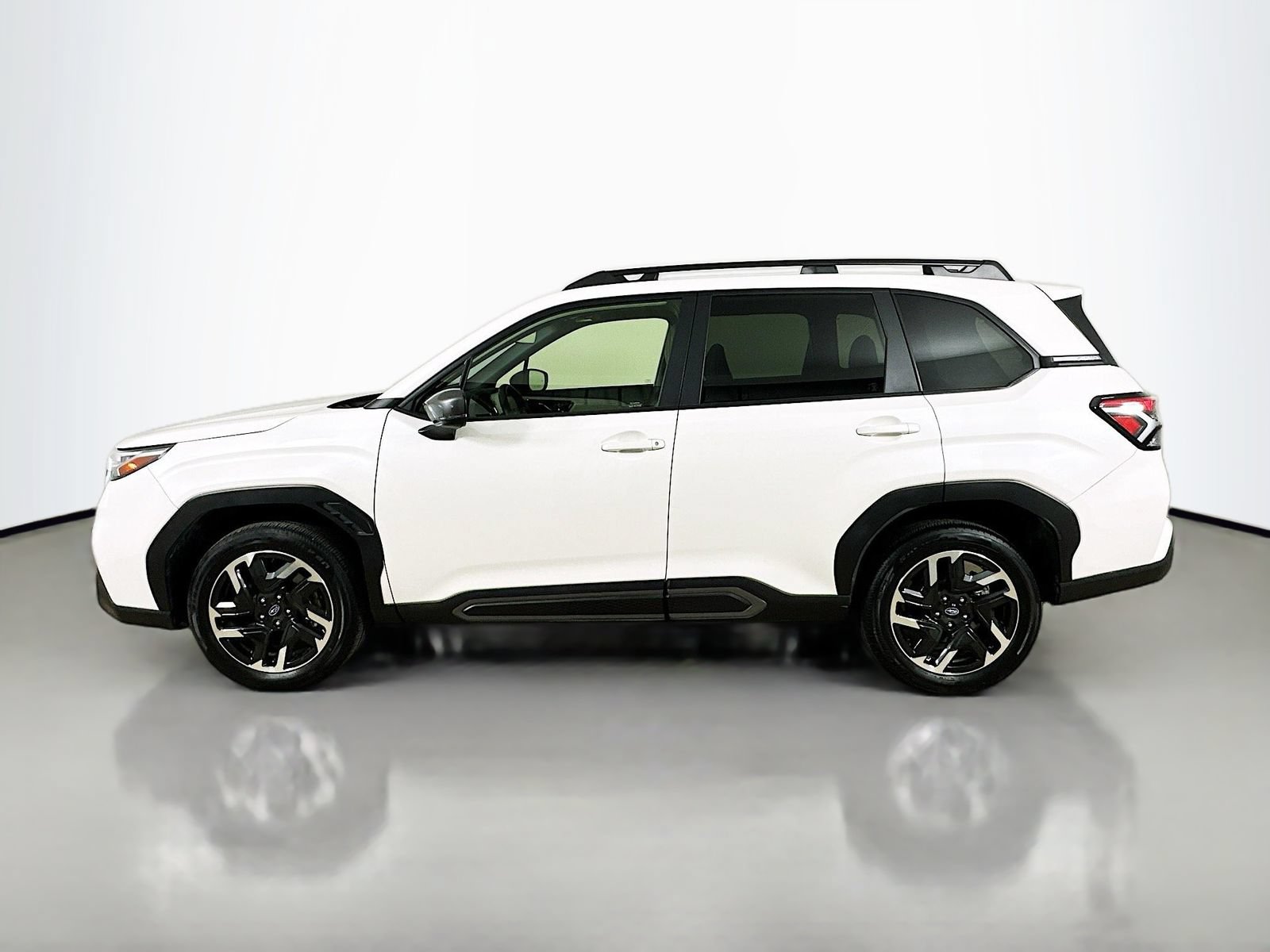 Used 2025 Subaru Forester Limited w/ Popular Package #2 AWD/4WD image 8
