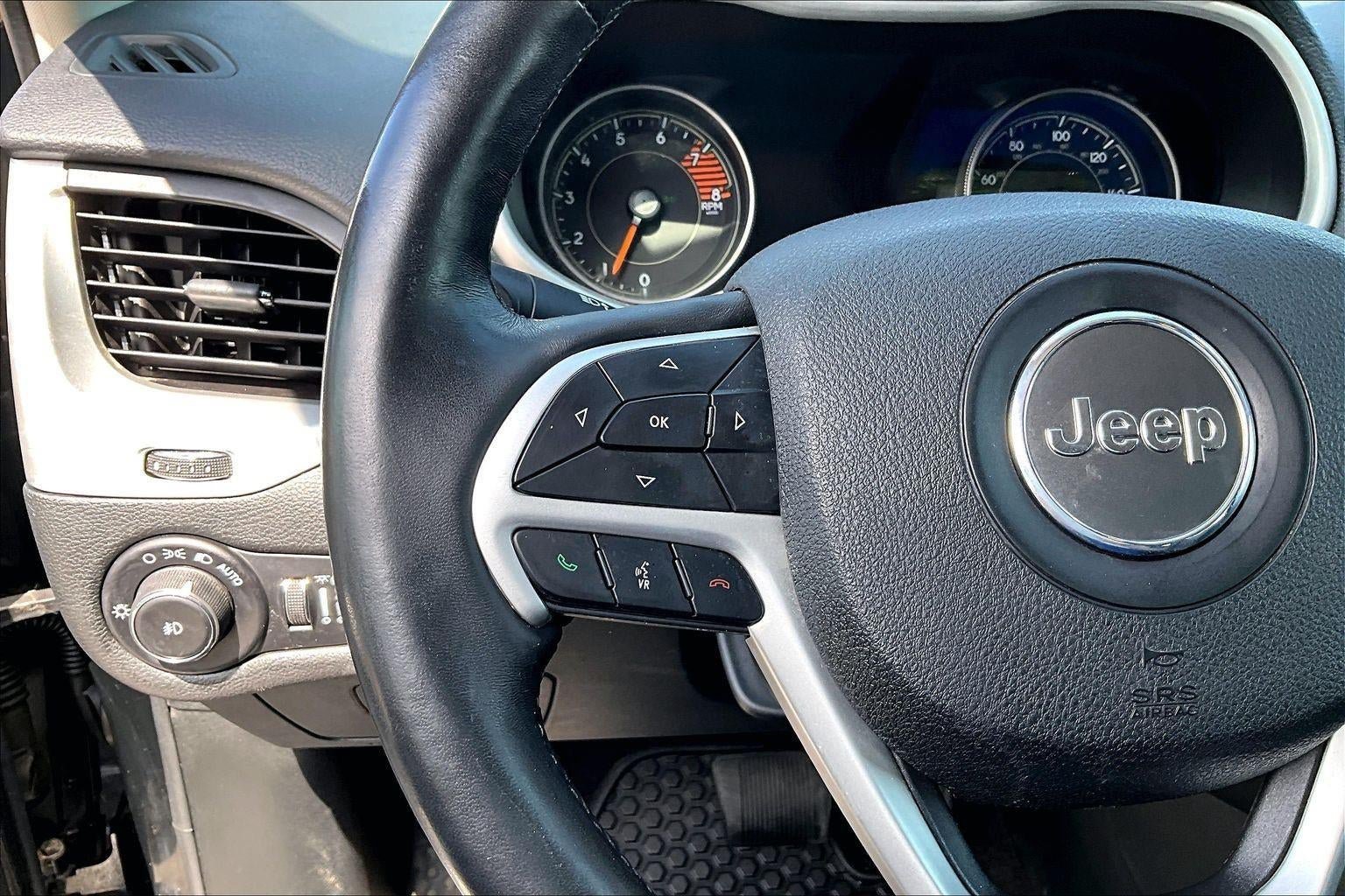 Used 2018 Jeep Cherokee Trailhawk w/ Comfort/Convenience Group AWD/4WD image 18