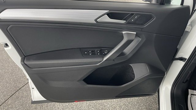 Used 2021 Volkswagen Tiguan SE R-Line image 34