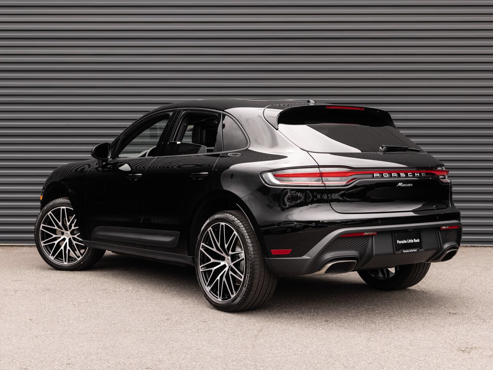 Certified 2026 Porsche Macan AWD/4WD image 3