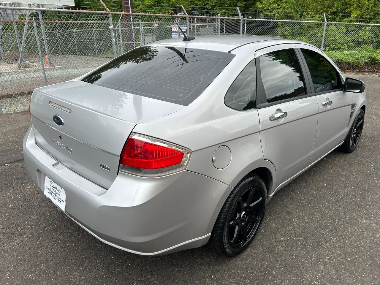 Used 2009 Ford Focus SEL FWD image 5