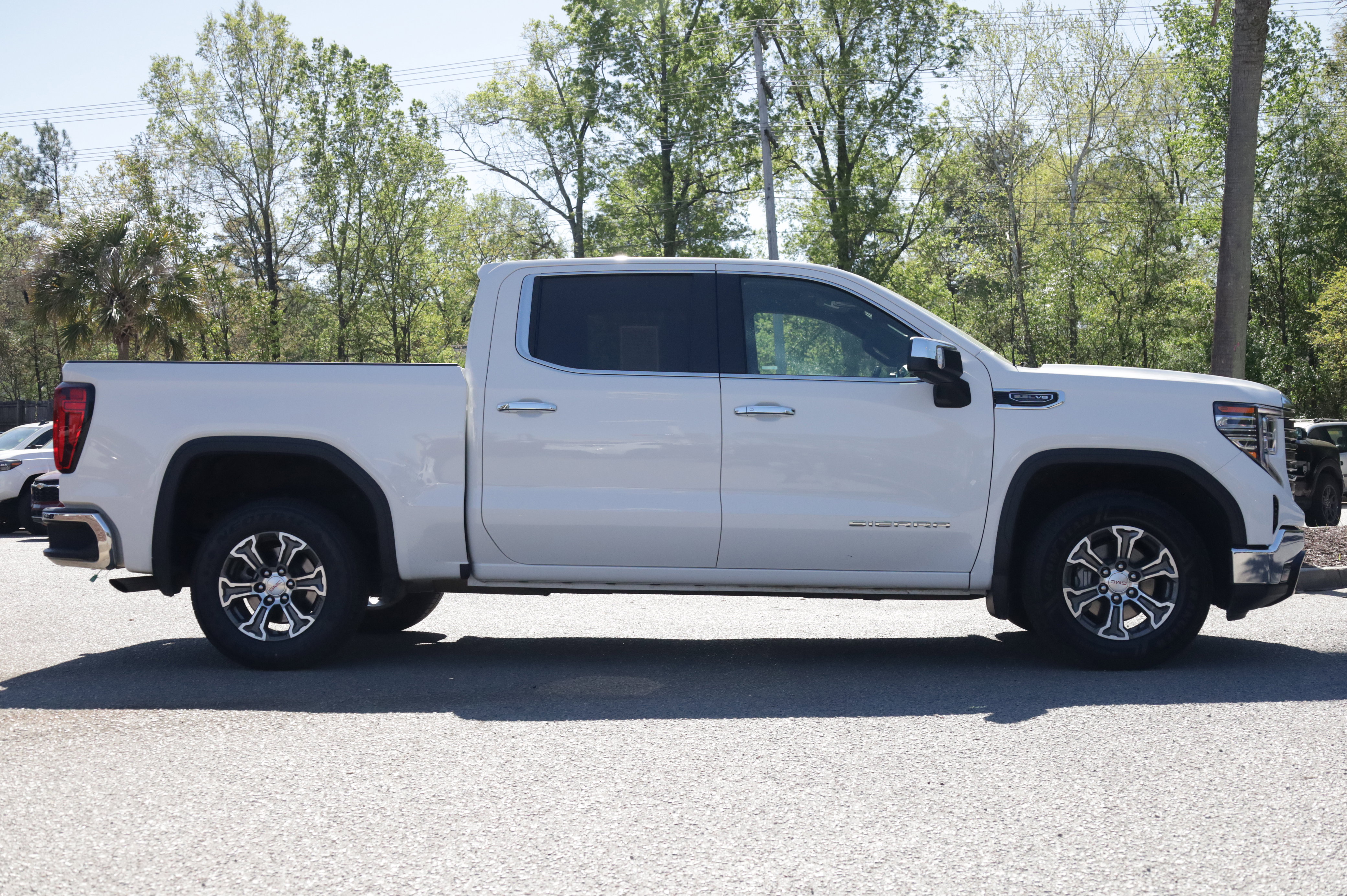 Used 2025 GMC Sierra 1500 SLT image 5