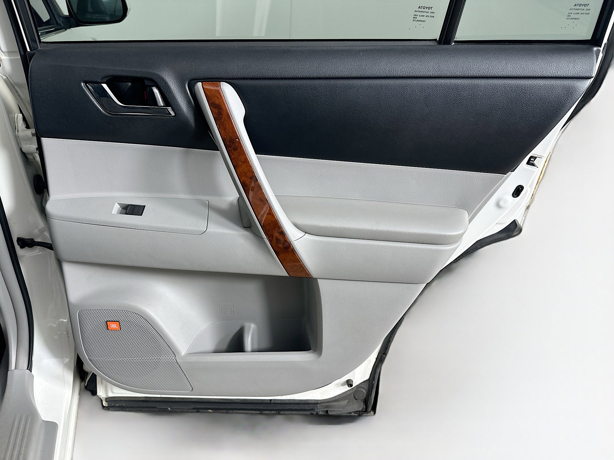 Used 2012 Toyota Highlander Limited w/ Tow Pkg image 32