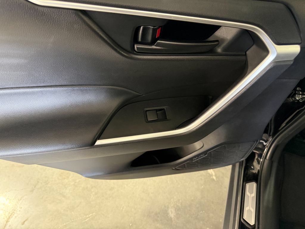Used 2025 Toyota RAV4 LE FWD image 29