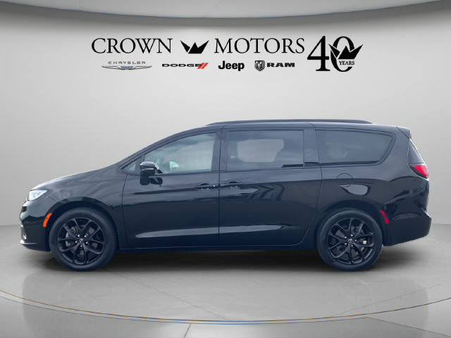 Used 2025 Chrysler Pacifica Limited AWD/4WD image 8