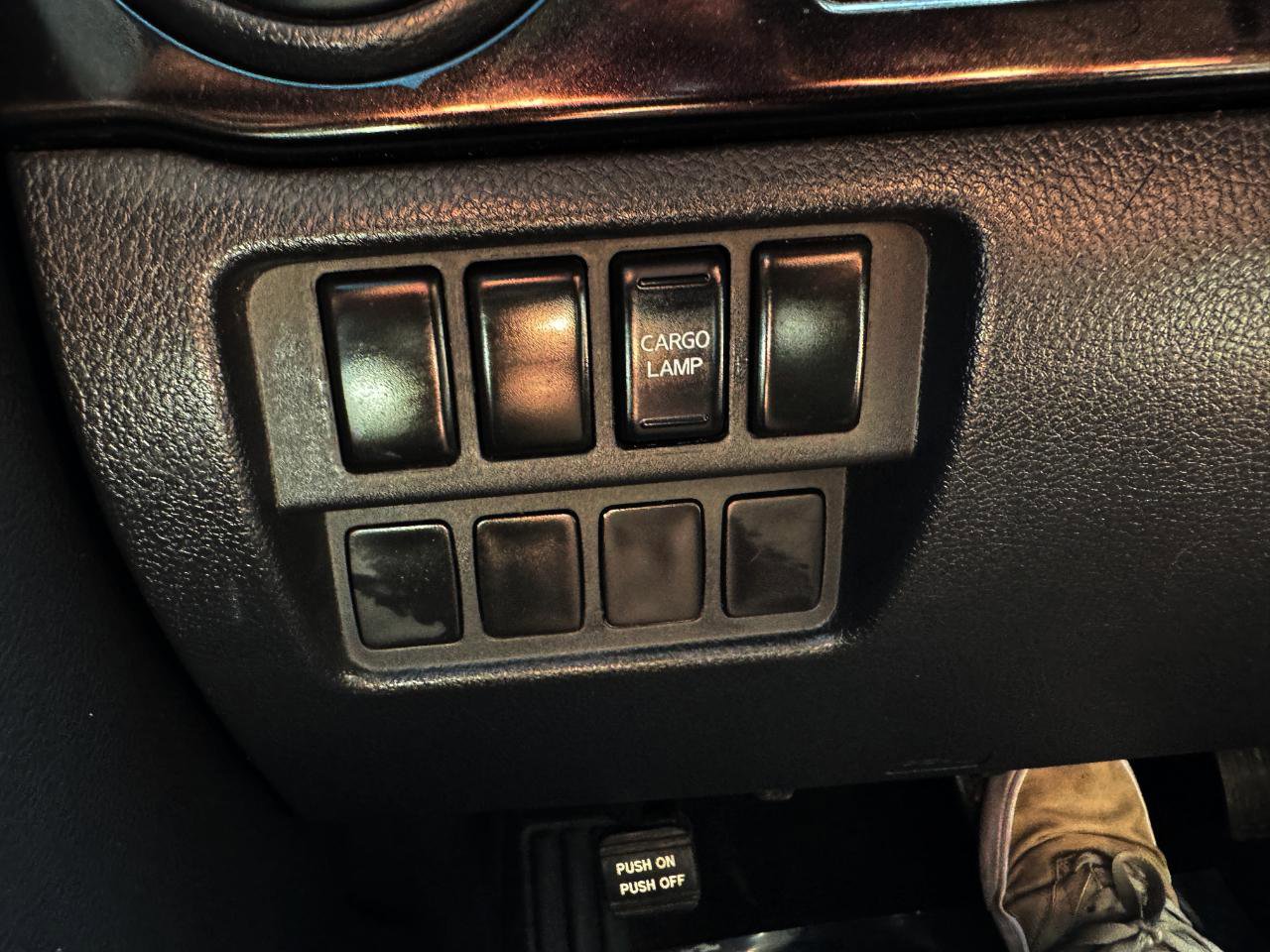 Used 2019 Nissan Titan SV AWD/4WD image 25