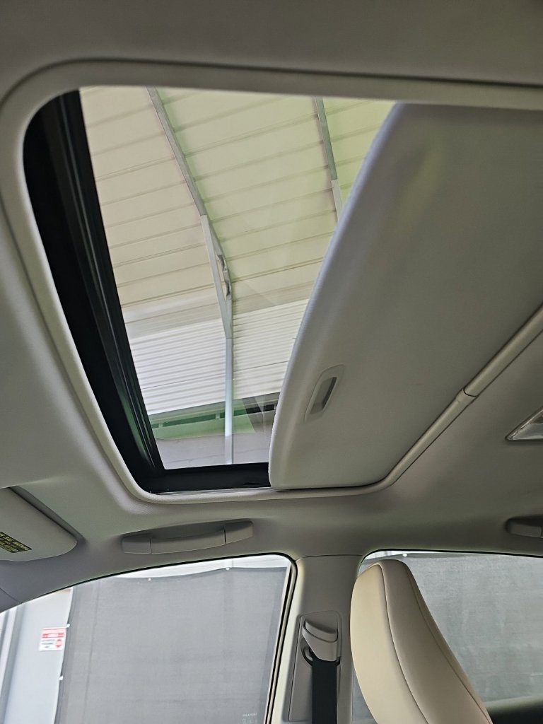 Used 2012 Lexus CT 200h Premium FWD image 29
