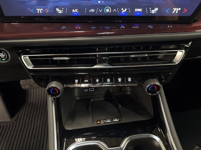 New 2026 Chevrolet Traverse Z71 w/ Enhanced Driving Package AWD/4WD image 18