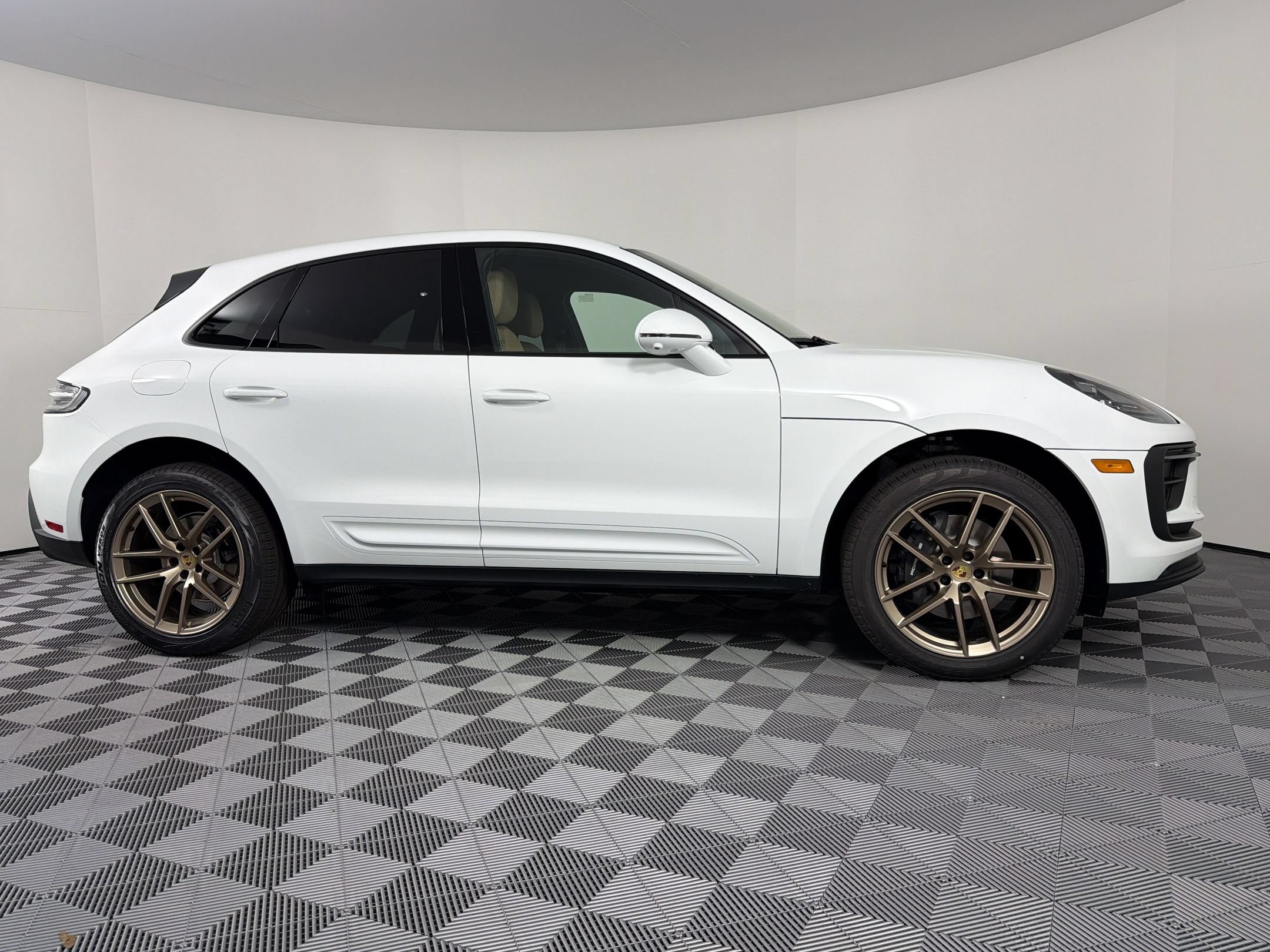New 2026 Porsche Macan AWD/4WD image 8