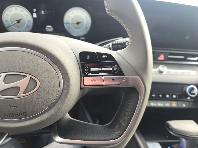 Used 2025 Hyundai Elantra SEL FWD image 14