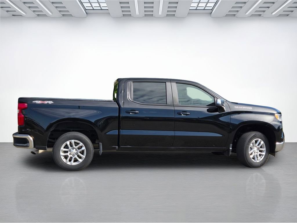 Used 2022 Chevrolet Silverado 1500 LT AWD/4WD image 3