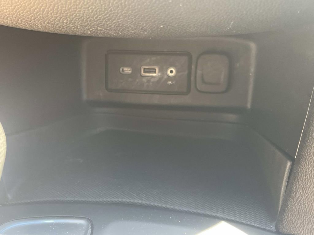 Used 2020 Chevrolet Equinox LT FWD image 23